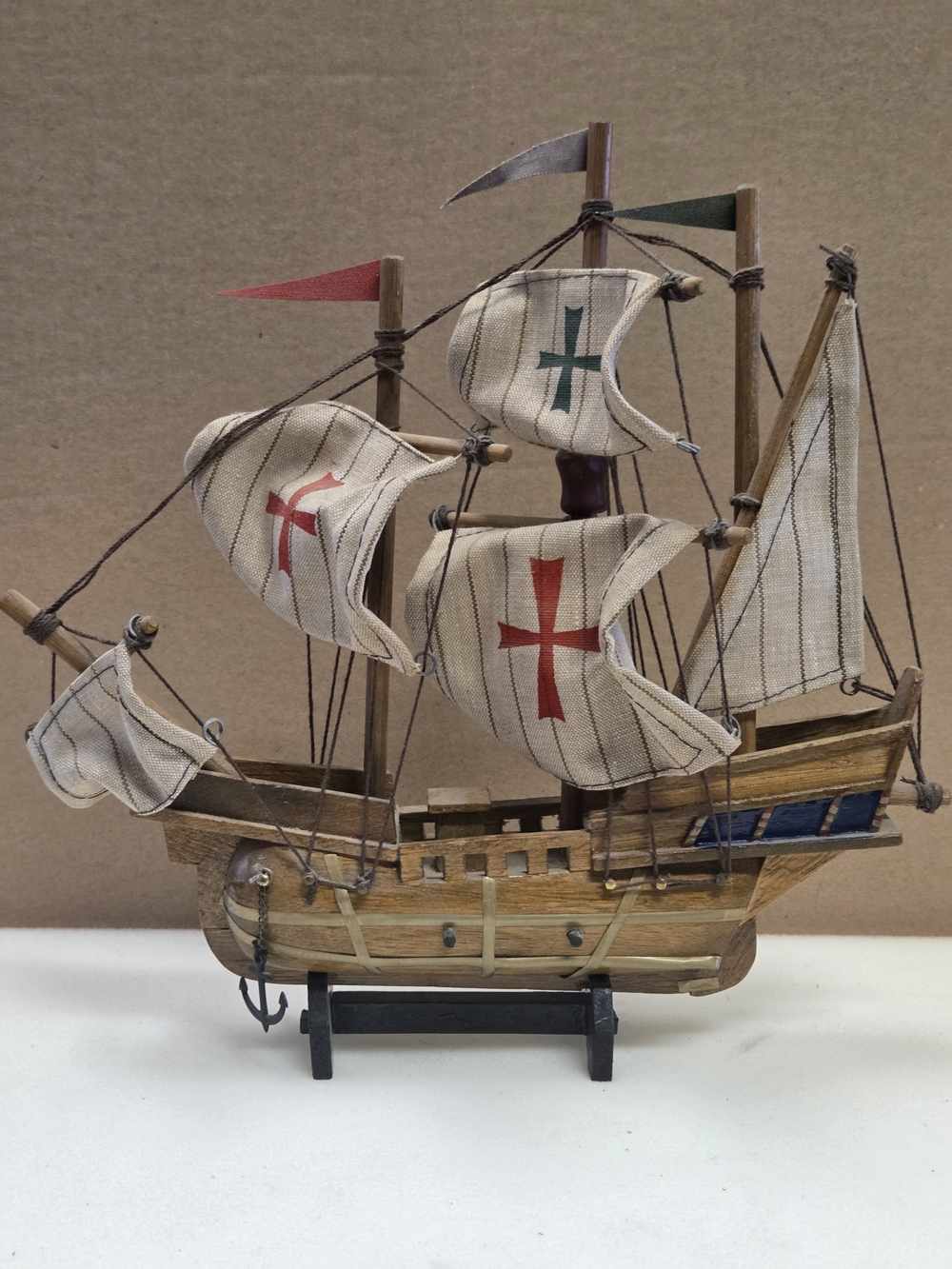 VINTAGE HANDCRAFTED WOODEN REPLICA OF CHRISTOPHER COLUMBUS FLAGSHIP SANTA MARIA